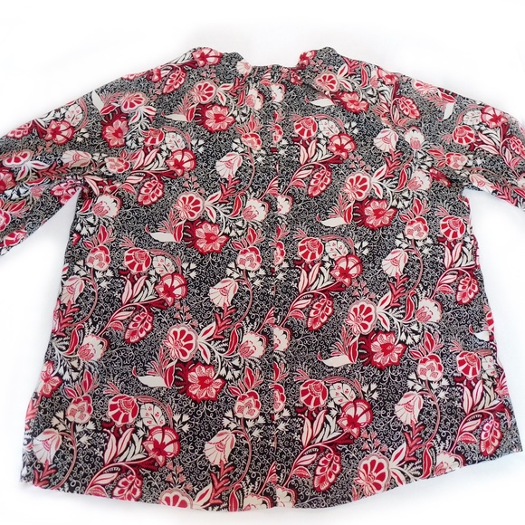 Lane Bryant Gathered Ruffle V-Neck Popover Shirt, Size 18/20, Black, White & Red - Picture 7 of 8